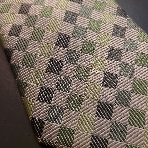 Geoffrey Beene Green Gray White Mens Necktie Tie 3.25”x 58” 100% Silk NEW NWT - Picture 2 of 6